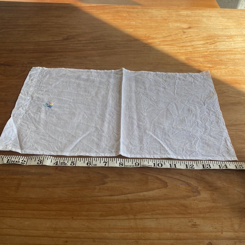 Vintage Linens with Embroidery - Picture 6 of 8